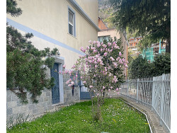 Casa semi indipendente con giardino ad Aosta